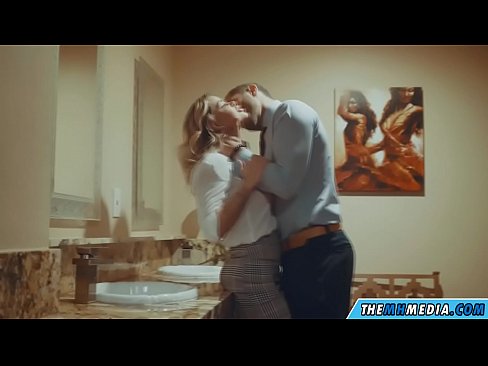 ❤️ Þegar busty ljóska tælir þig á almenningssalerni Klám á is.virtsextor.ru ❌❤